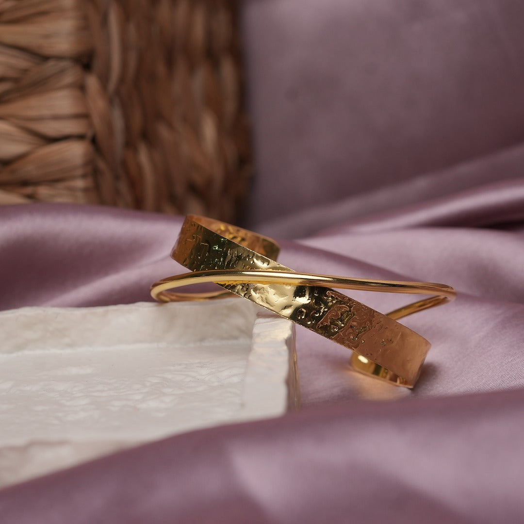 AROHI DOUBLE LAYER STATEMENT BRACELET