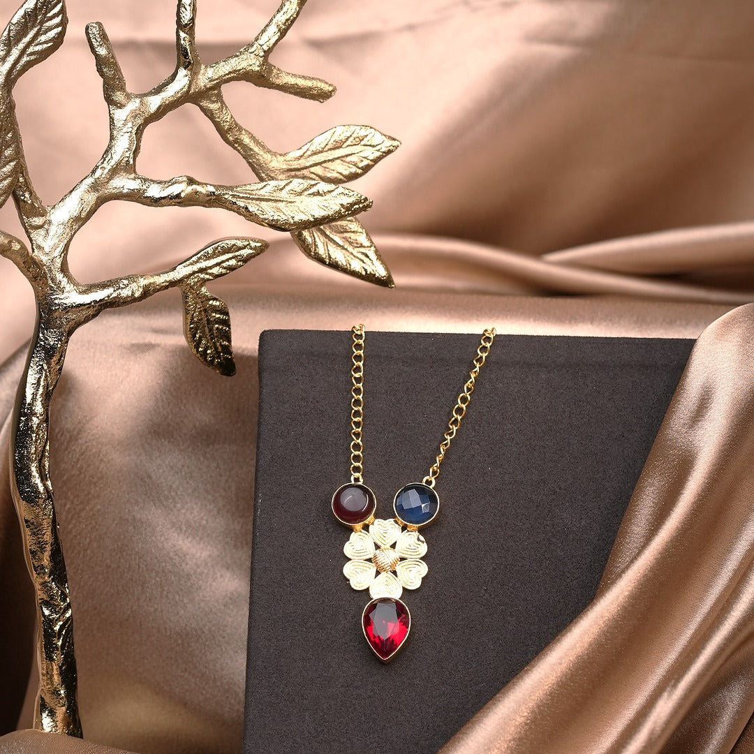 HESTIA ZORAA STANDOUT NECKLACE