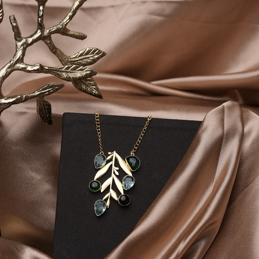 KAJAL ZORAA STANDOUT NECKLACE