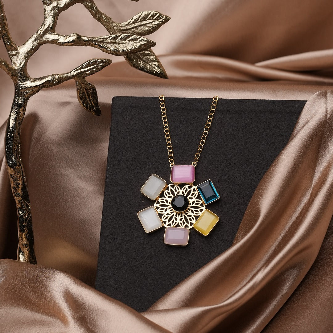 HEXAD ZORAA STANDOUT NECKLACE