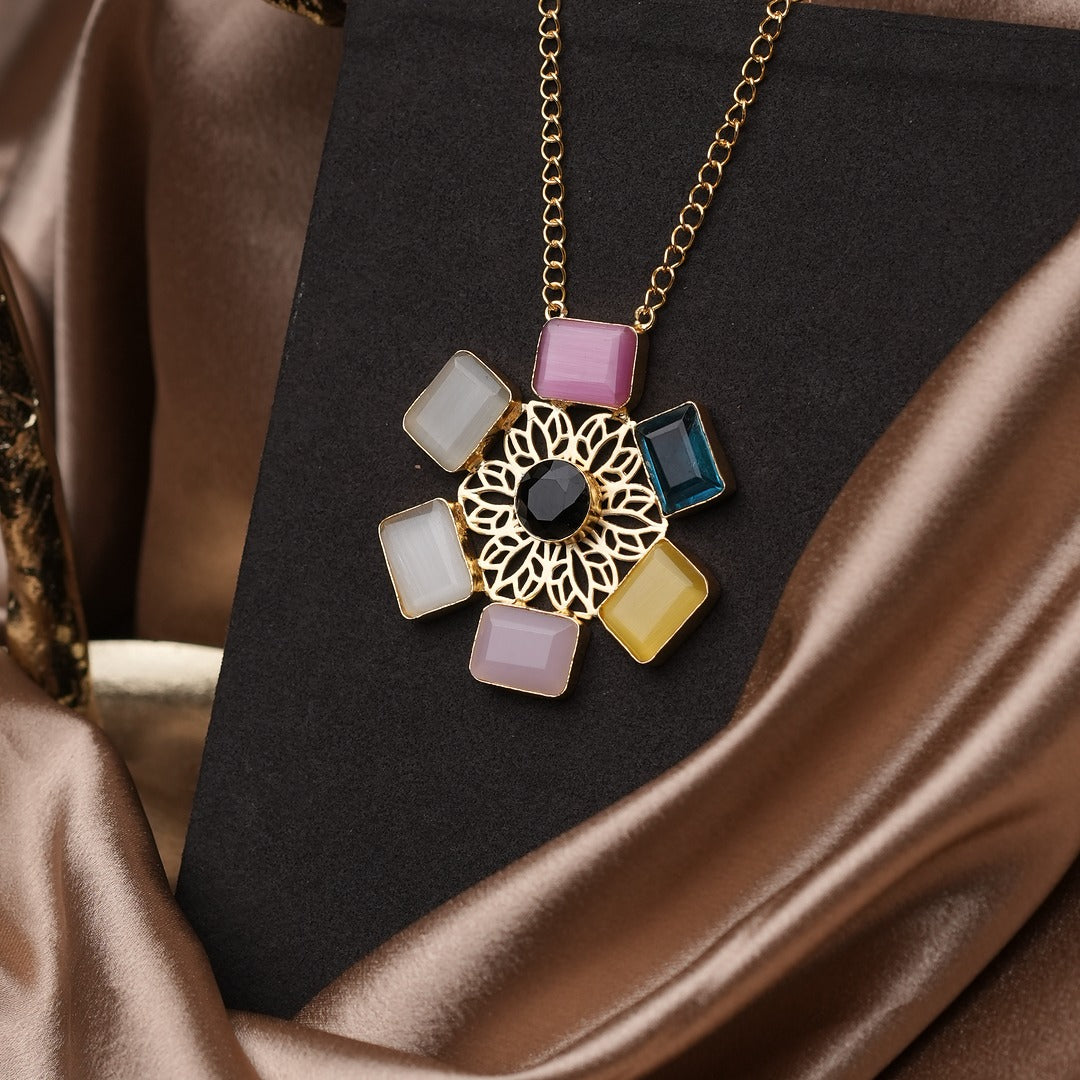 HEXAD ZORAA STANDOUT NECKLACE