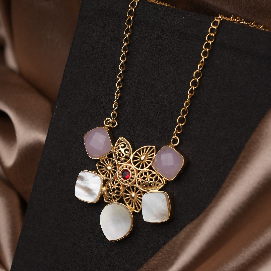 PRIYANKA ZORAA STANDOUT NECKLACE