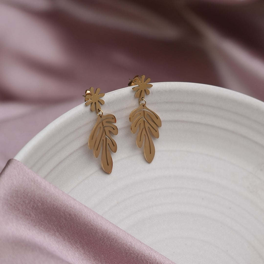 LEAFY DROP EARRINGS