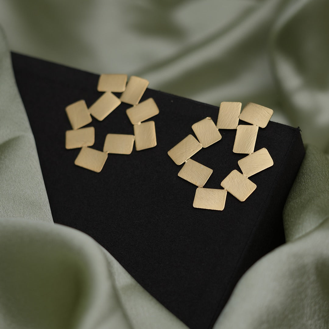 HAMMERED SQUARE EARRINGS