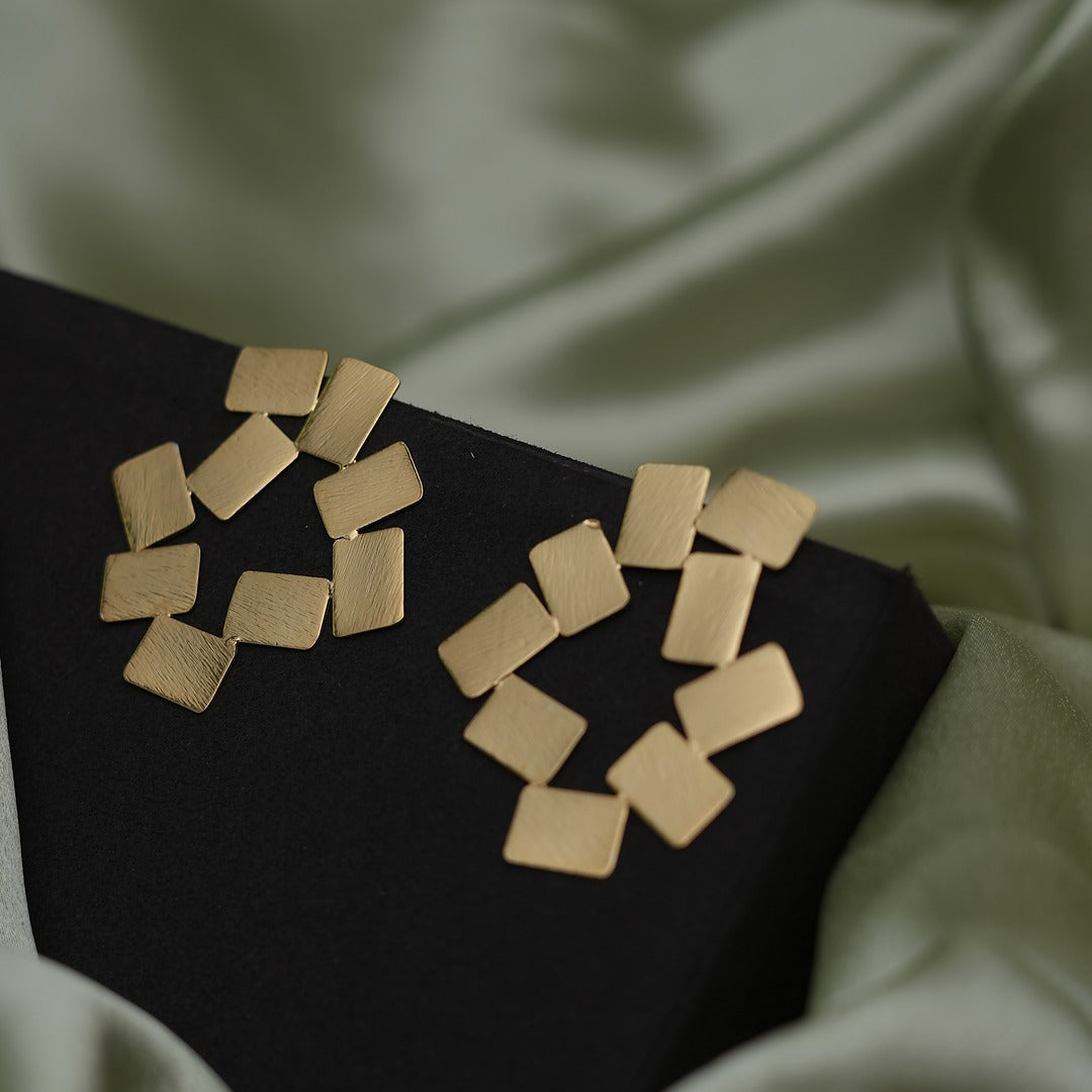 HAMMERED SQUARE EARRINGS