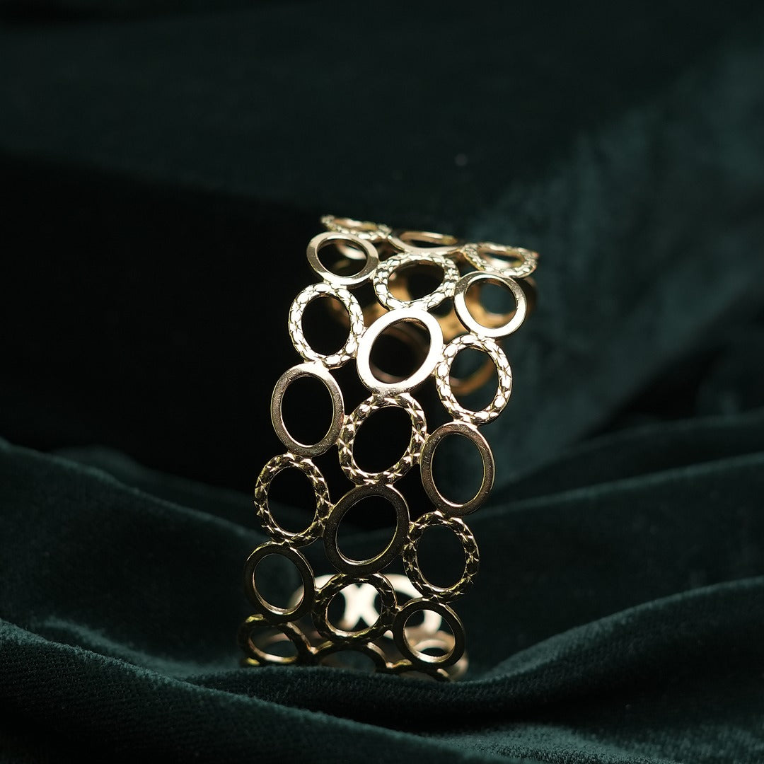 OVAL CHAIN CUFF