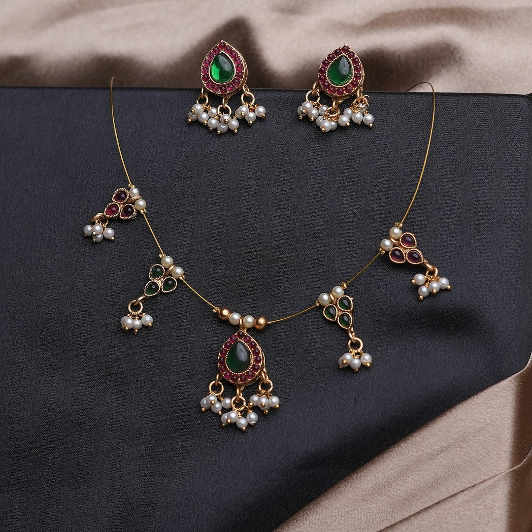 HARINI INVISIBLE CHAIN NACKLACE SET