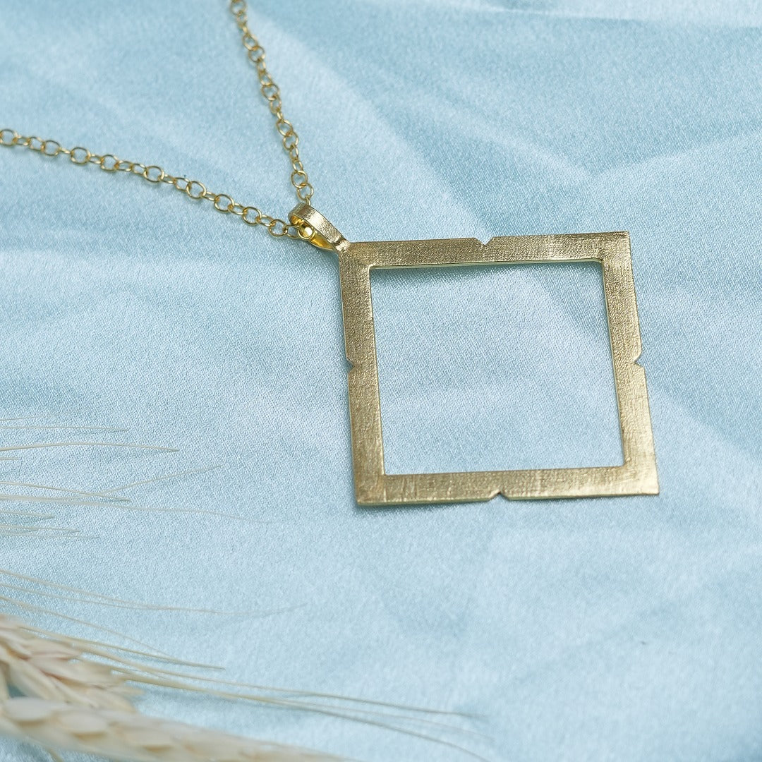 GOLDEN SQUARE LONG CHAIN NECKLACE