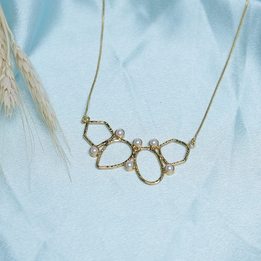 PEARL HAMMED WIRE PENDANT
