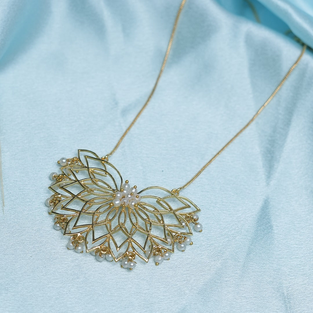 LOTUS PENDANT NECKLACE