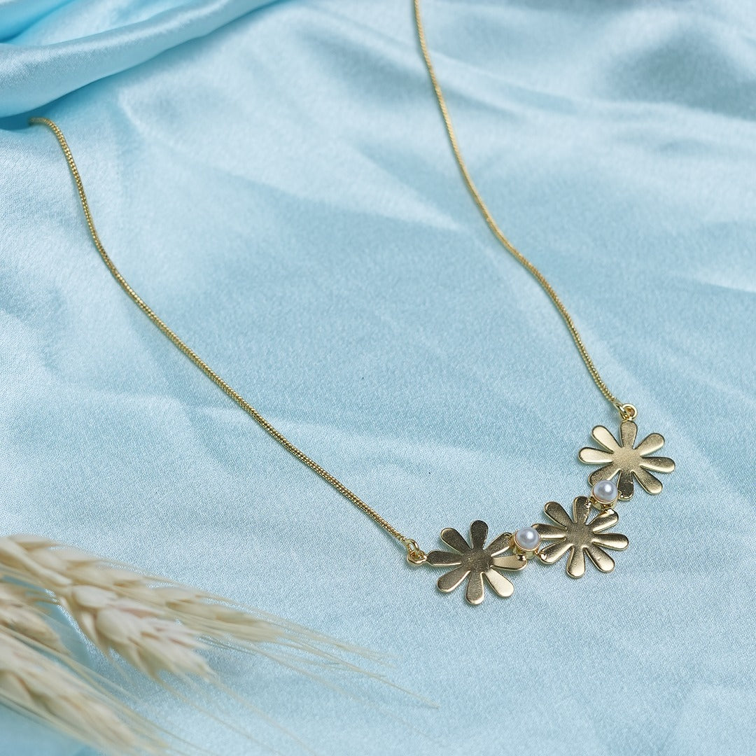 TRI-FLOWER PENDANT NECKLACE