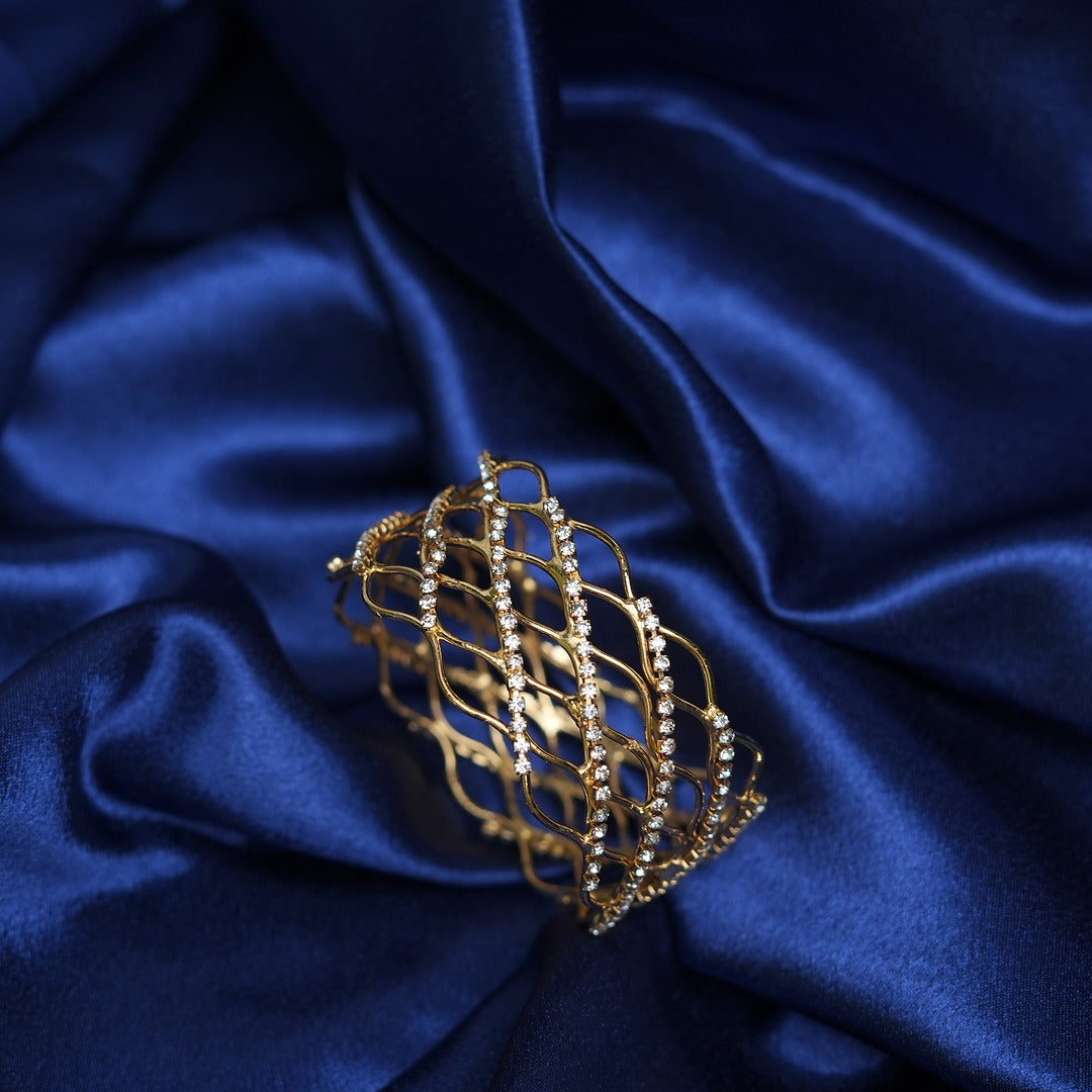 NAYANA CRISS CROSS BANGLE