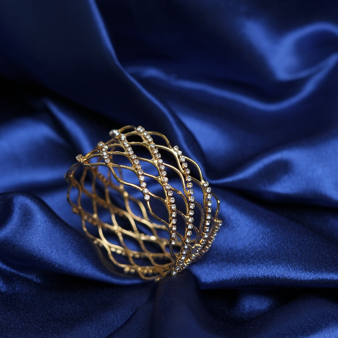 NAYANA CRISS CROSS BANGLE