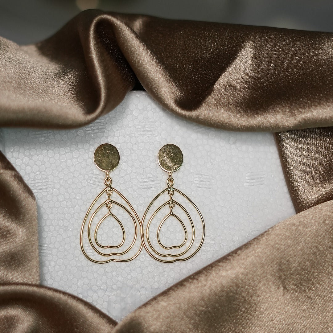 3 WIRE HEART SHAPE WITH ROUND TIKLI STUDS
