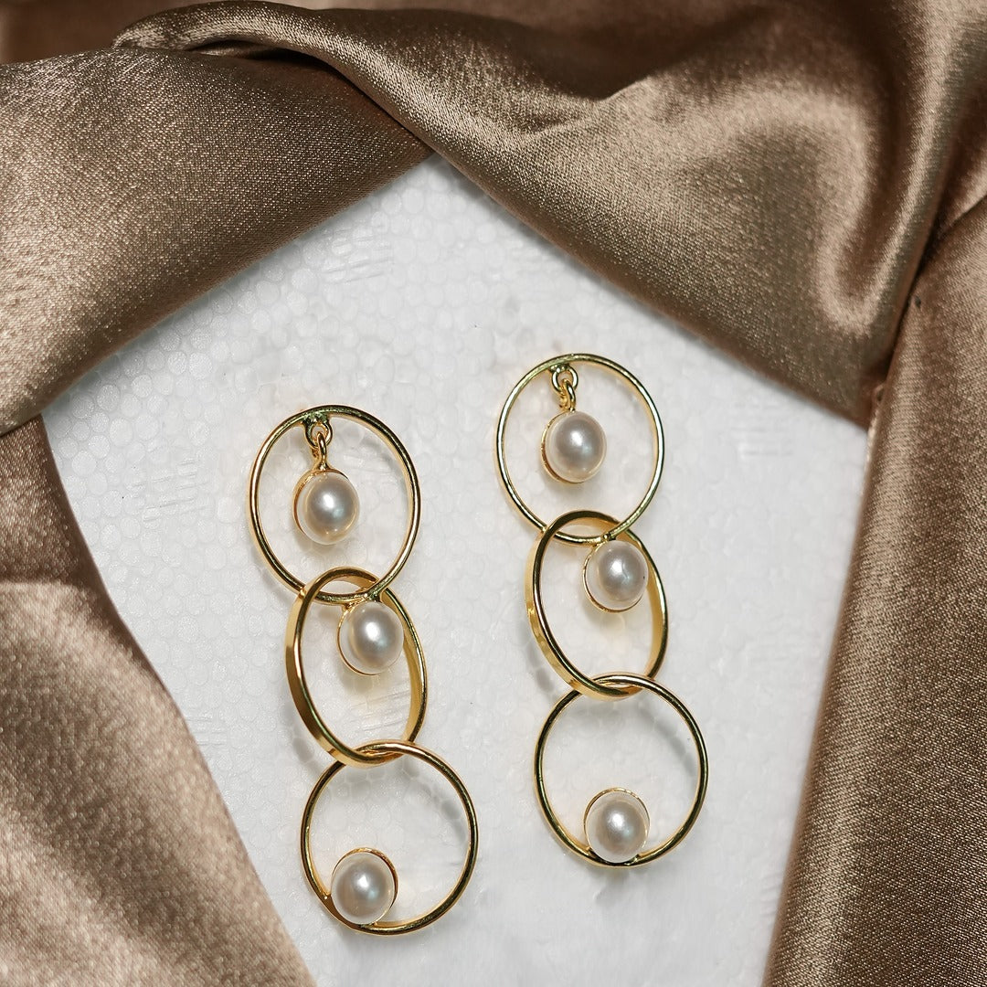 TWIRLING PEARL EARRINGS