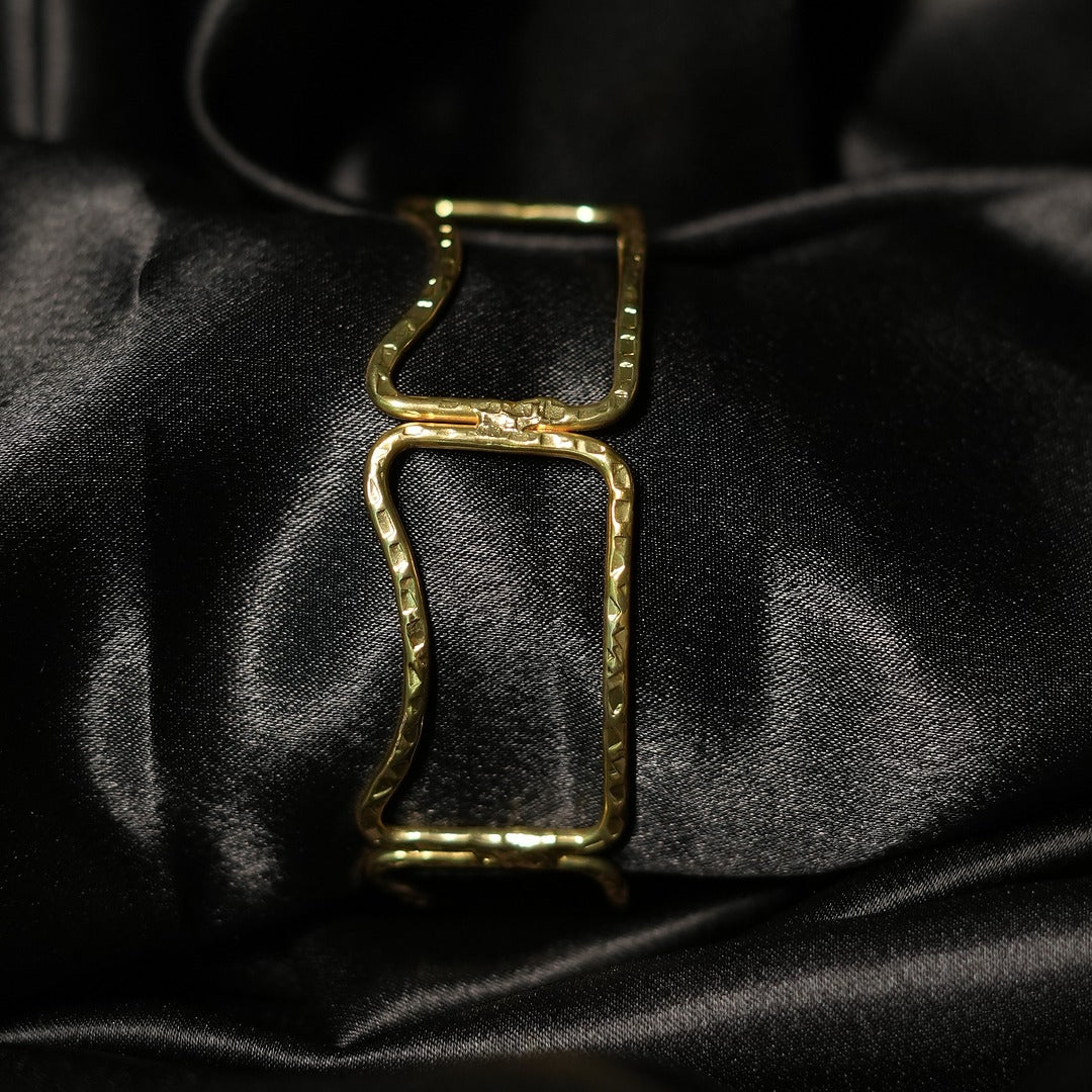 PLAIN RECTANGLE HAMMERED WIRE BRACELET