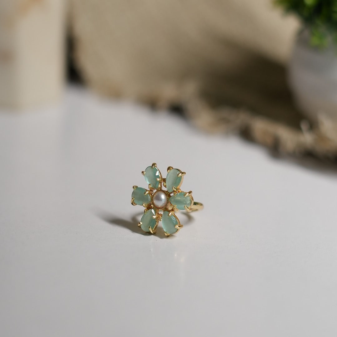 6 HG STONE WITH 5 PEARL CLAW TYPE RINGS