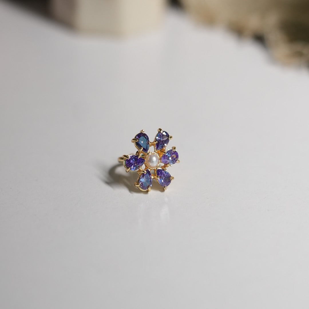 6 HG STONE WITH 5 PEARL CLAW TYPE RINGS