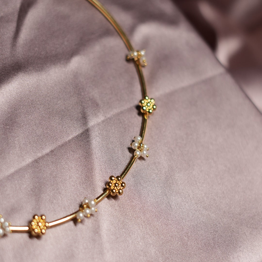 BABY,S BREATH CHOKER