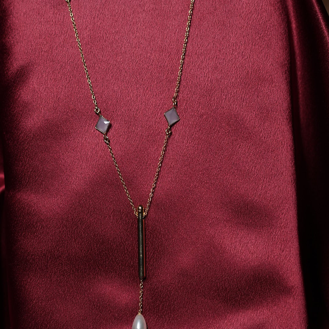 ASSCHER NECKLACE