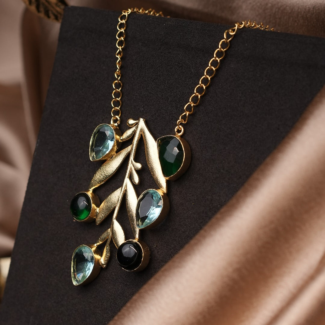 KAJAL ZORAA STANDOUT NECKLACE