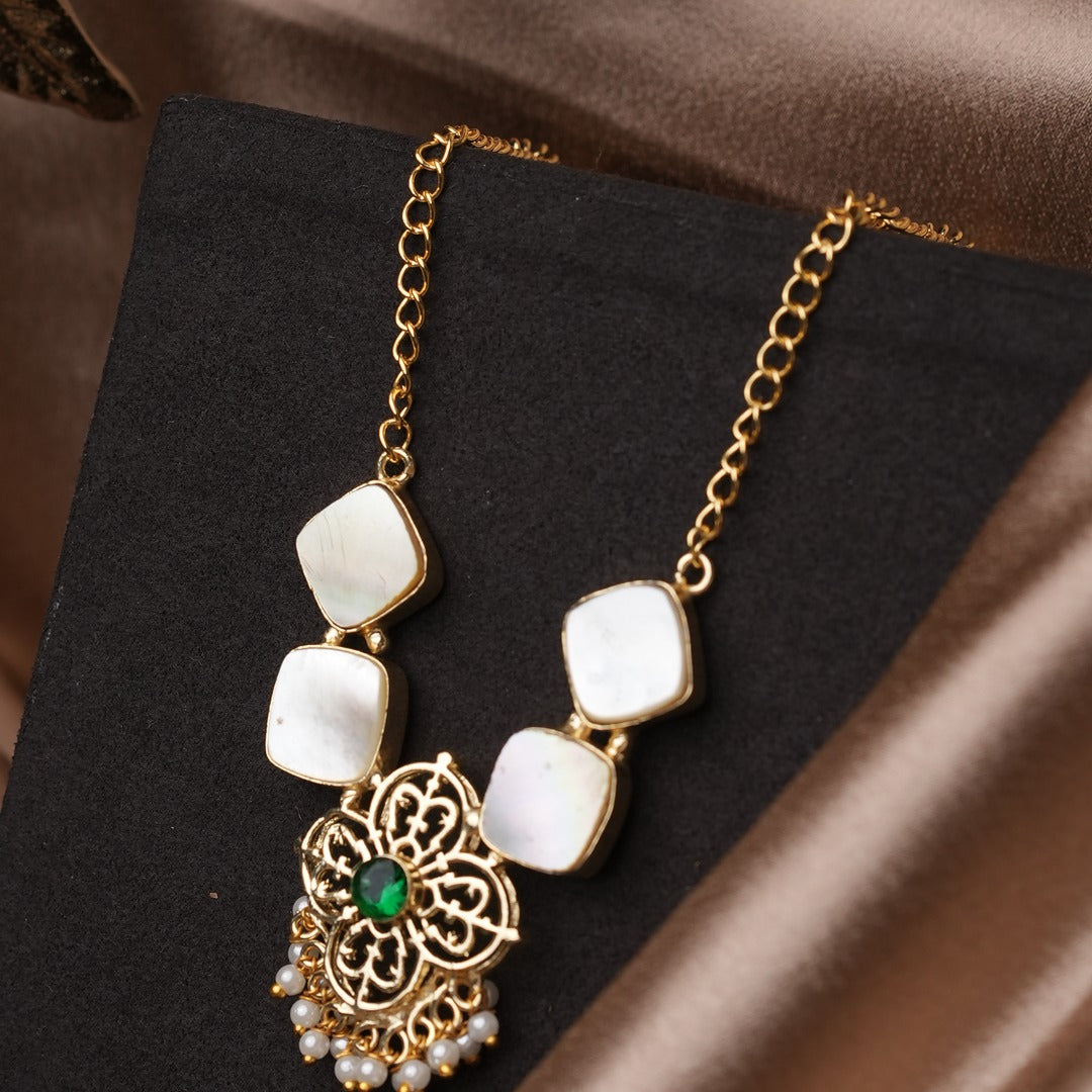 SANGEETHA ZORAA STANDOUT NECKLACE