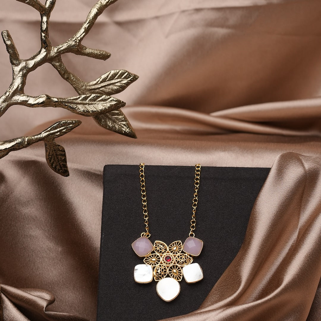 PRIYANKA ZORAA STANDOUT NECKLACE