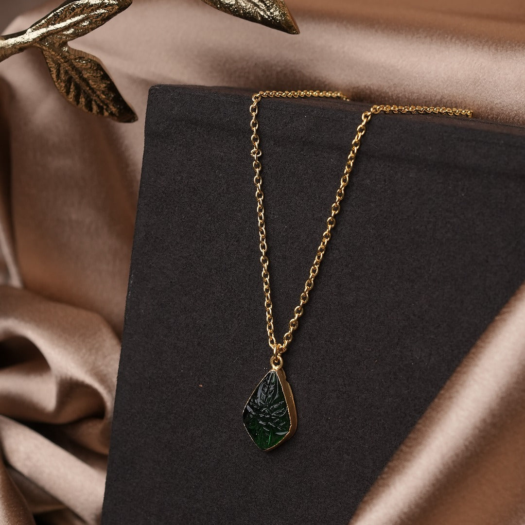 NAVYA VIOLET STONE ZORAA STANDOUT NECKLACE