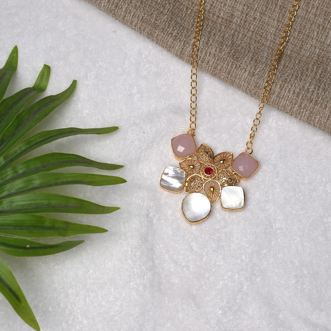 PRIYANKA ZORAA STANDOUT NECKLACE