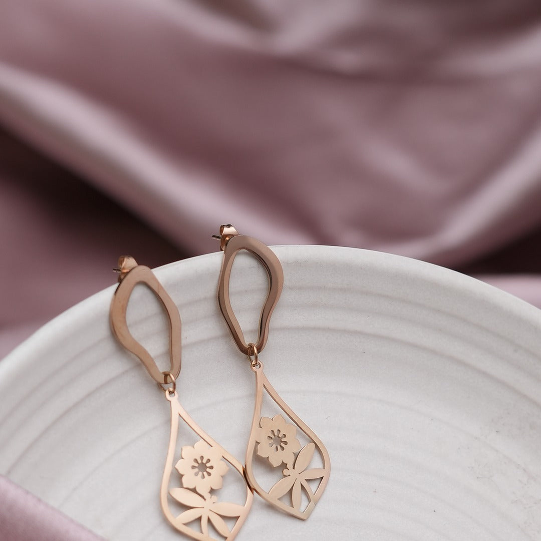 CURVY ROSEGOLD LEAF EARRINGS