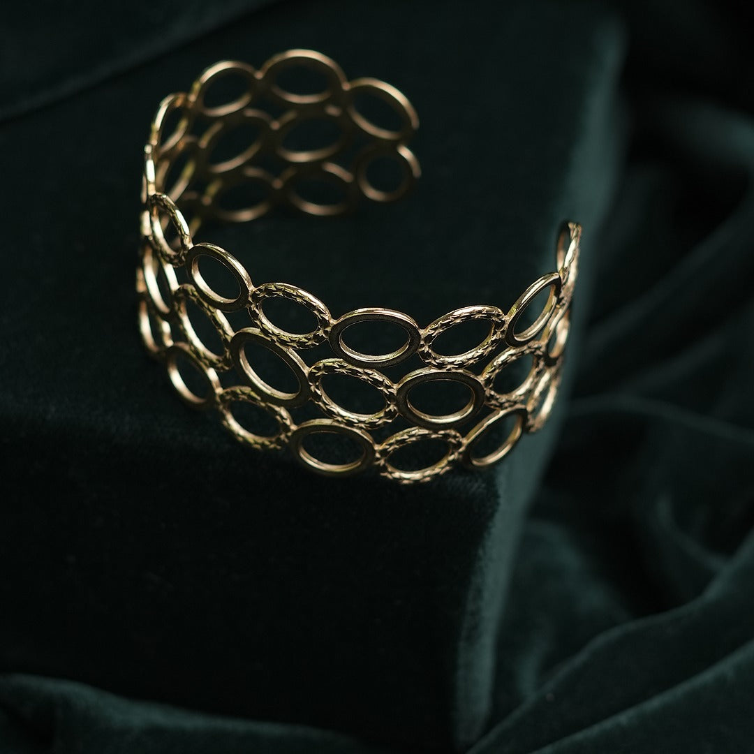 OVAL CHAIN CUFF