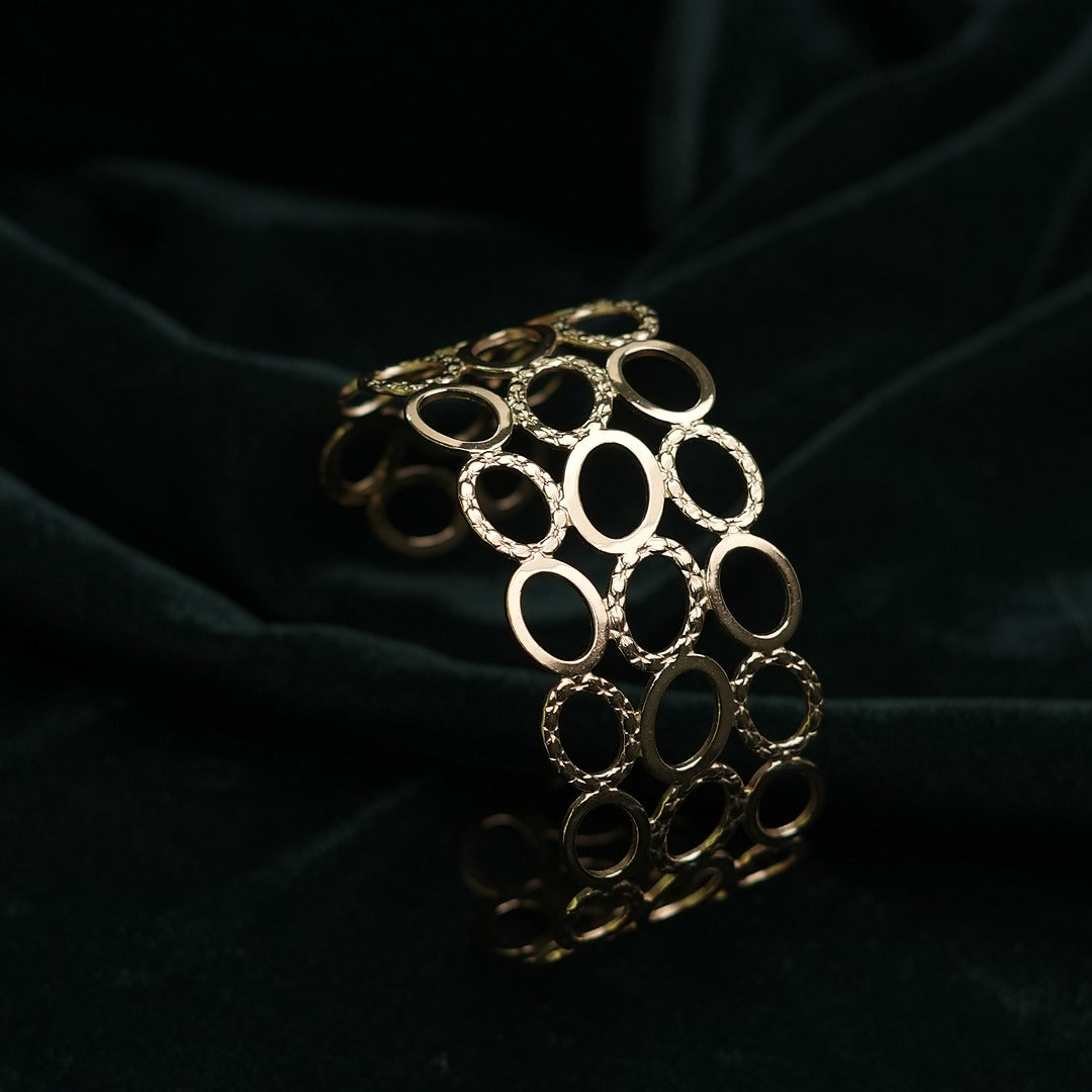 OVAL CHAIN CUFF