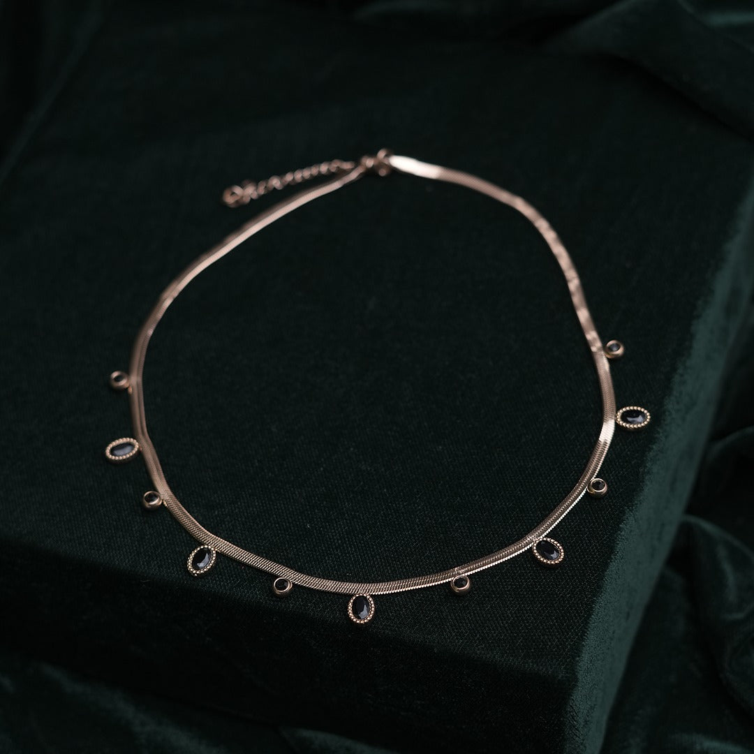 BLACK EMBELLISHED STONE NECKLACE