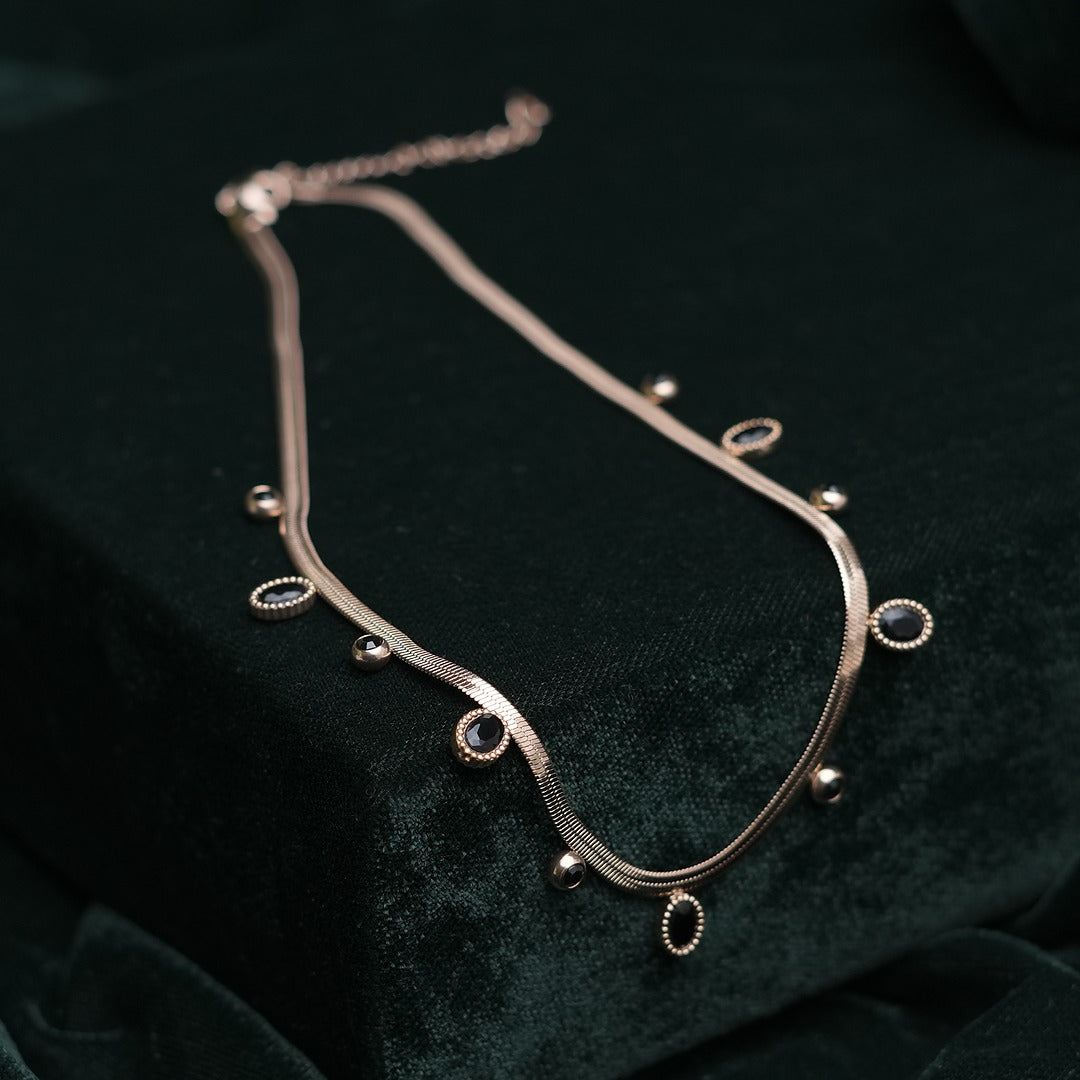 BLACK EMBELLISHED STONE NECKLACE