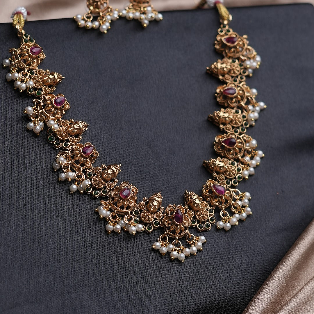 AMBUJA TRADITIONAL NECKLACE SET