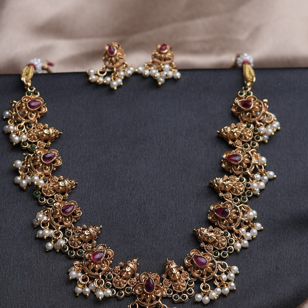 AMBUJA TRADITIONAL NECKLACE SET