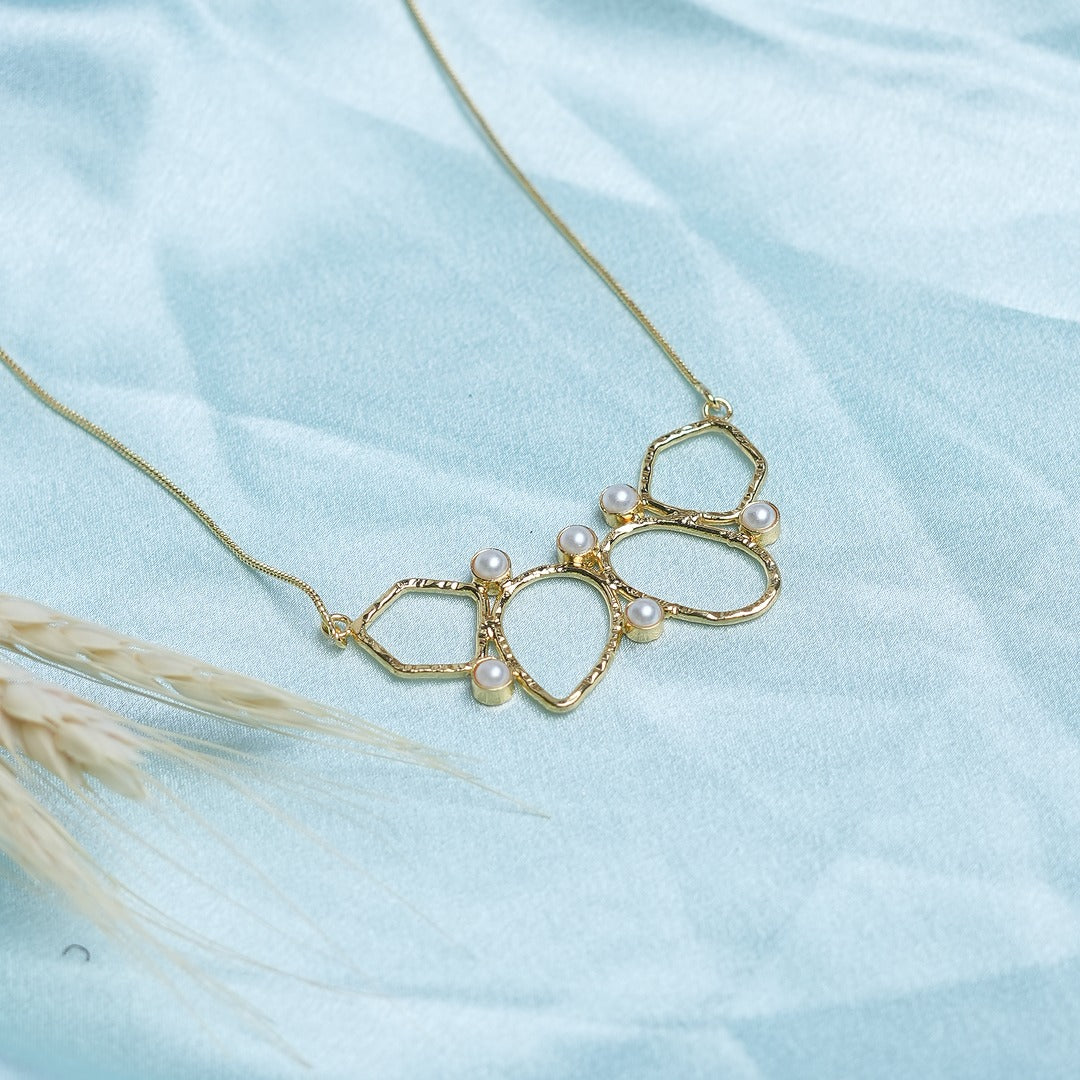 PEARL HAMMED WIRE PENDANT