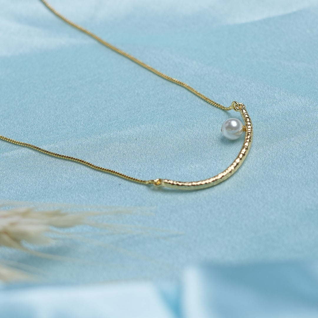 SINGLE PEARL MOON PENDANT NECKLACE