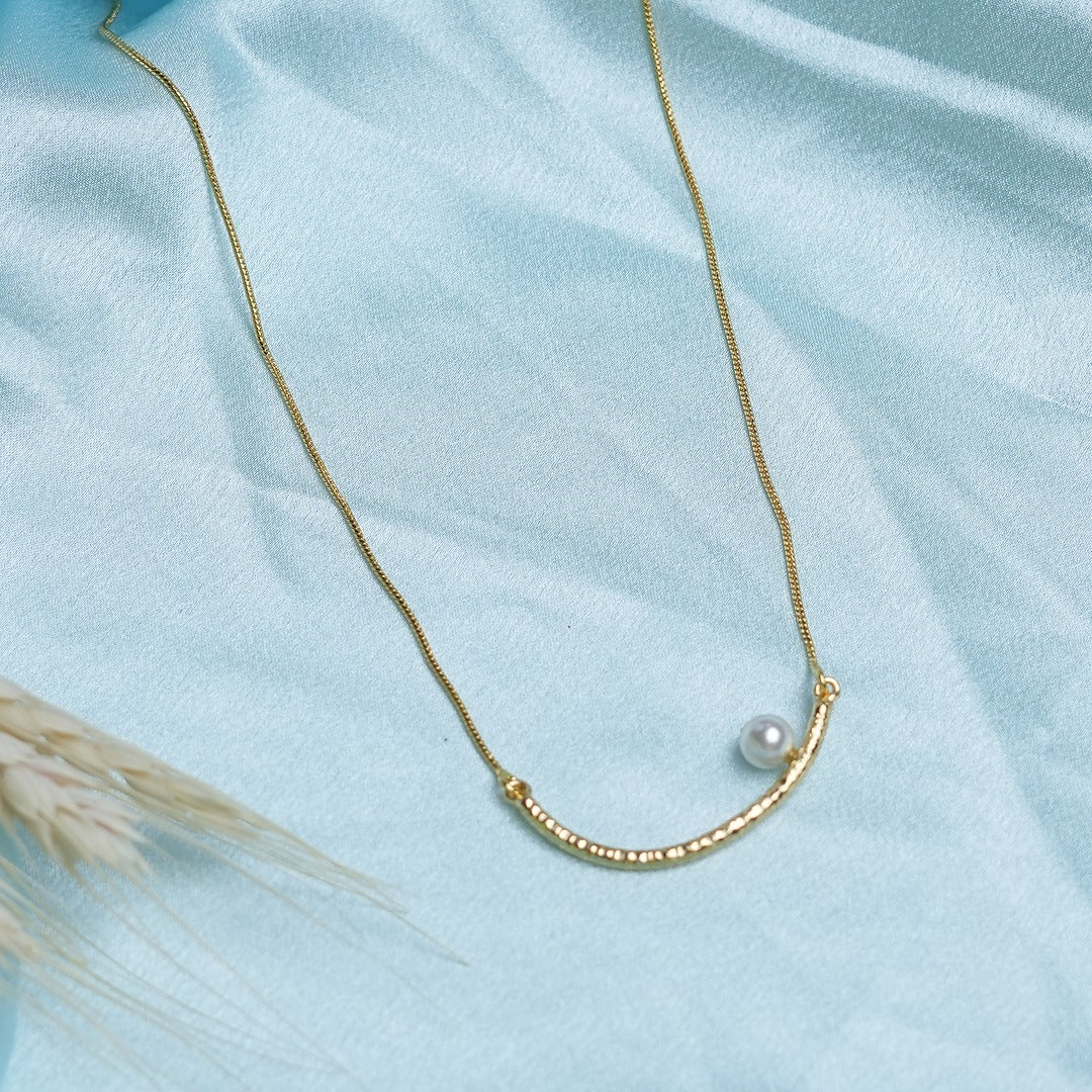 SINGLE PEARL MOON PENDANT NECKLACE