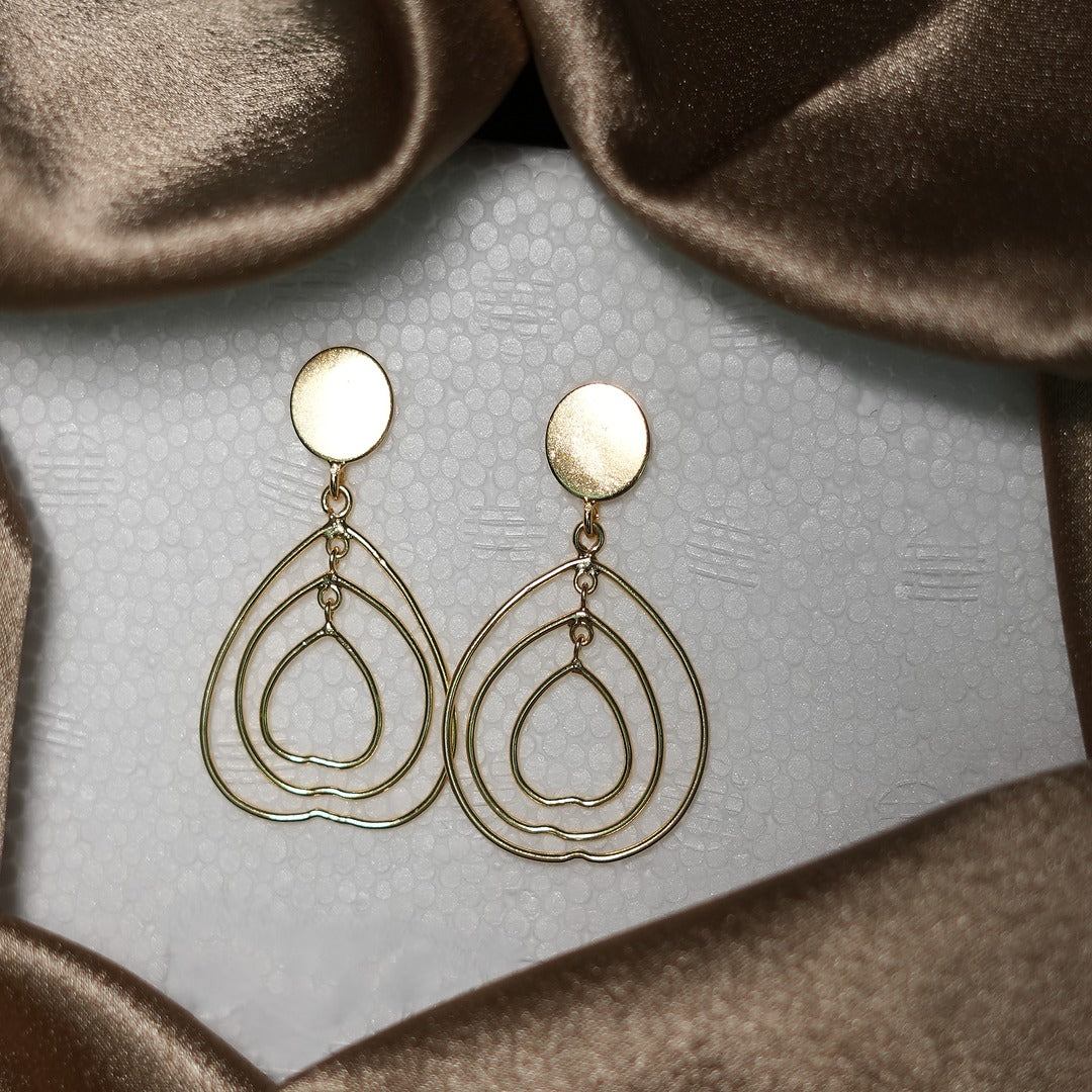 3 WIRE HEART SHAPE WITH ROUND TIKLI STUDS