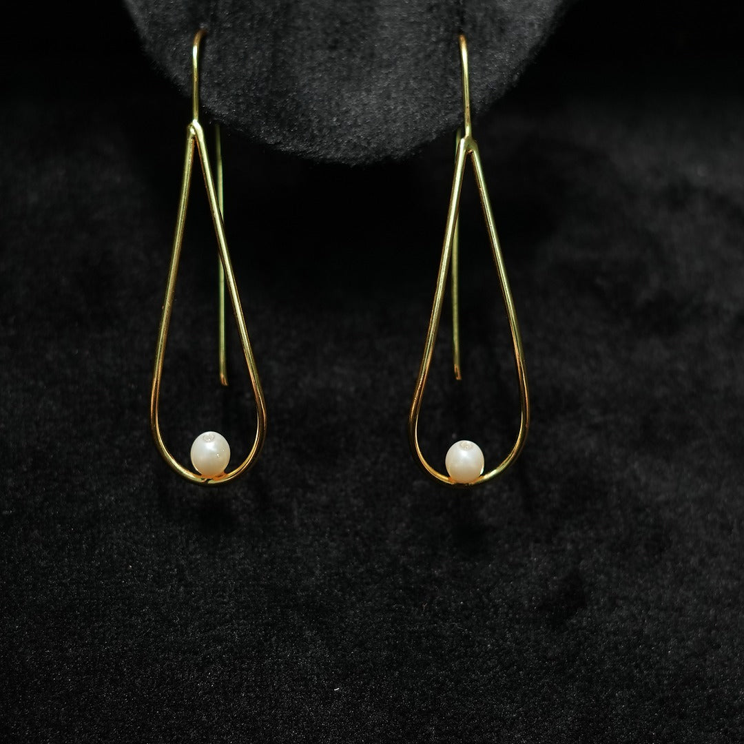 DEWDROP PEARL EARRINGS