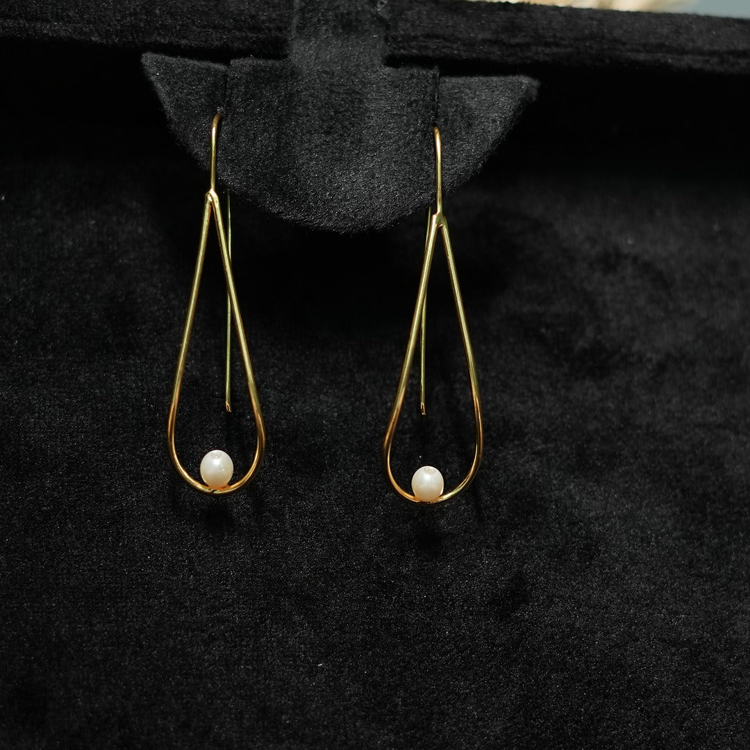 DEWDROP PEARL EARRINGS