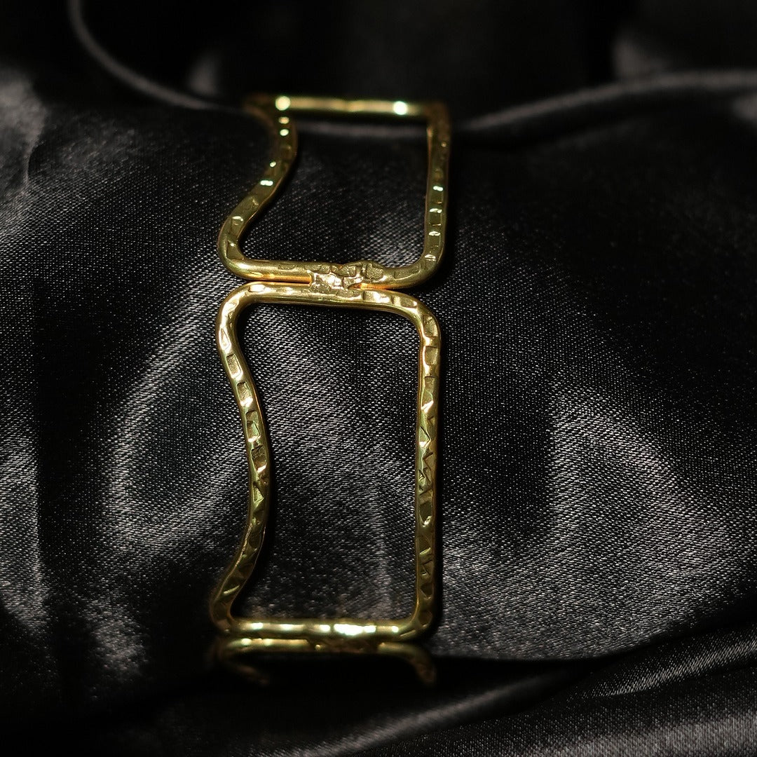 PLAIN RECTANGLE HAMMERED WIRE BRACELET