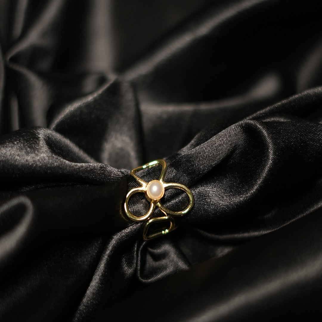 PLAIN FLOWER WITH S PEARL RING