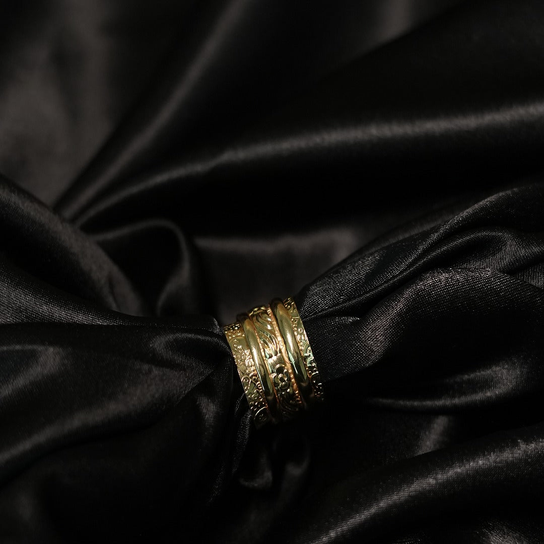 CARWED MOVING FINGER RING