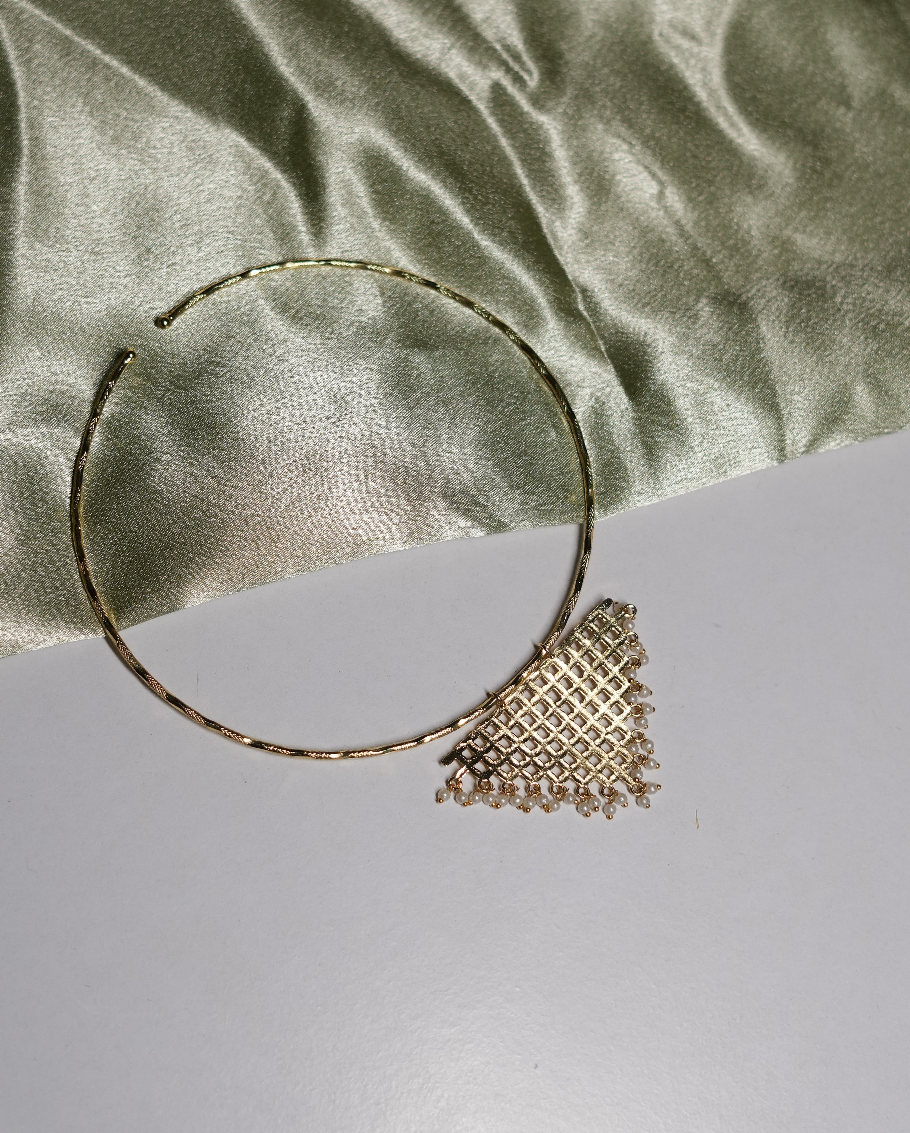 PEARL MESH CHOKER