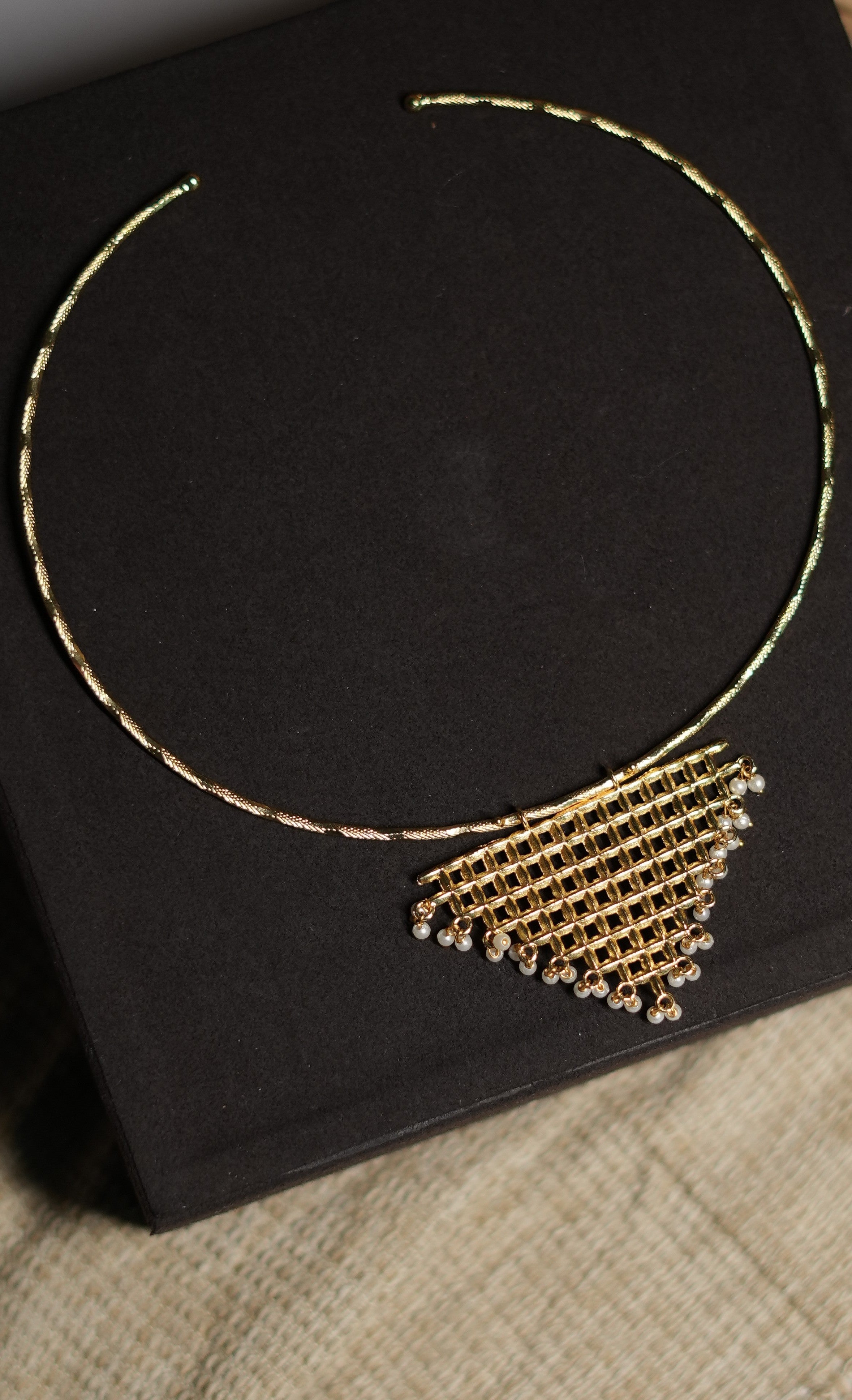 PEARL MESH CHOKER