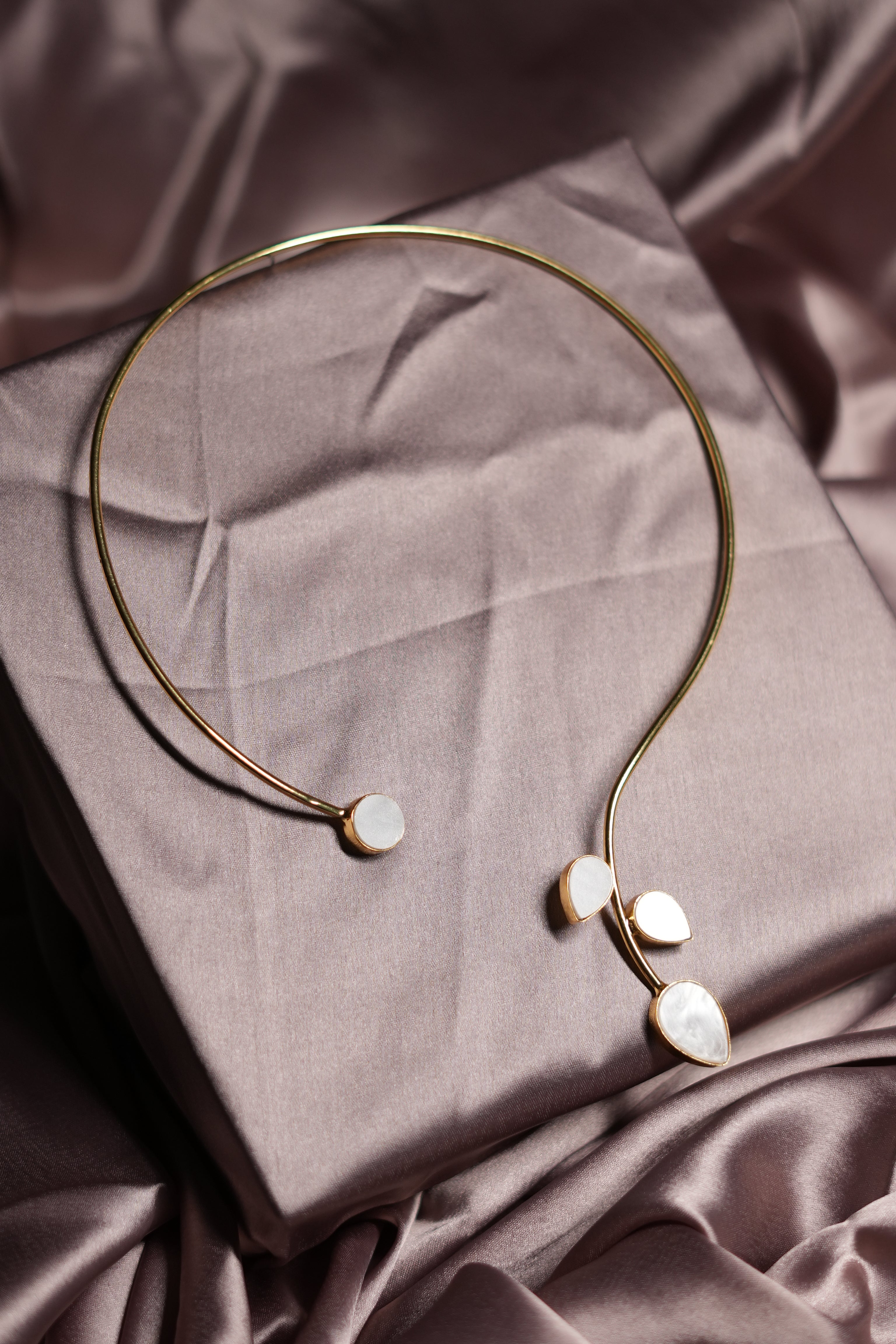 ORCHID BEAUTY CHOKER