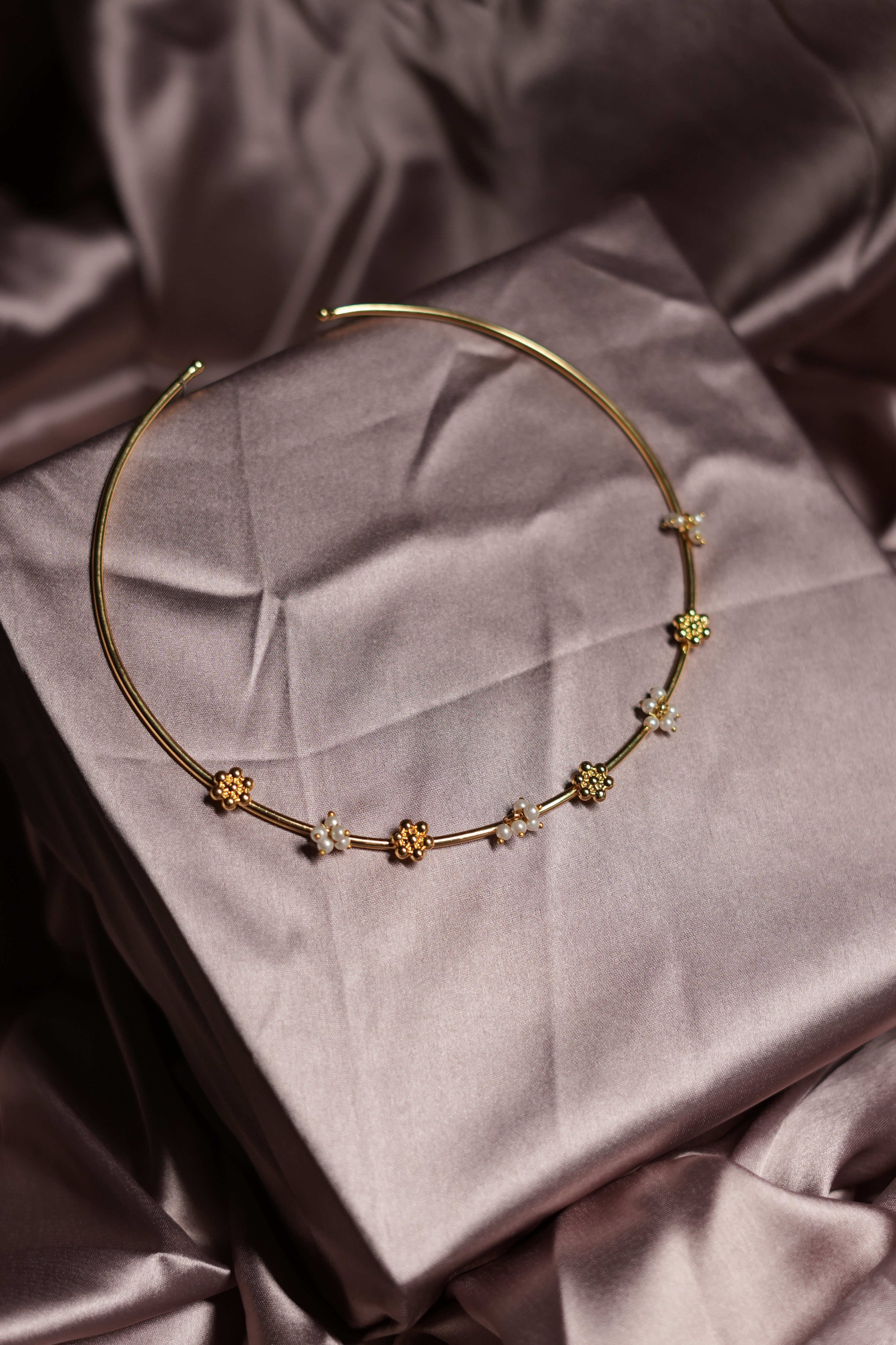 BABY,S BREATH CHOKER