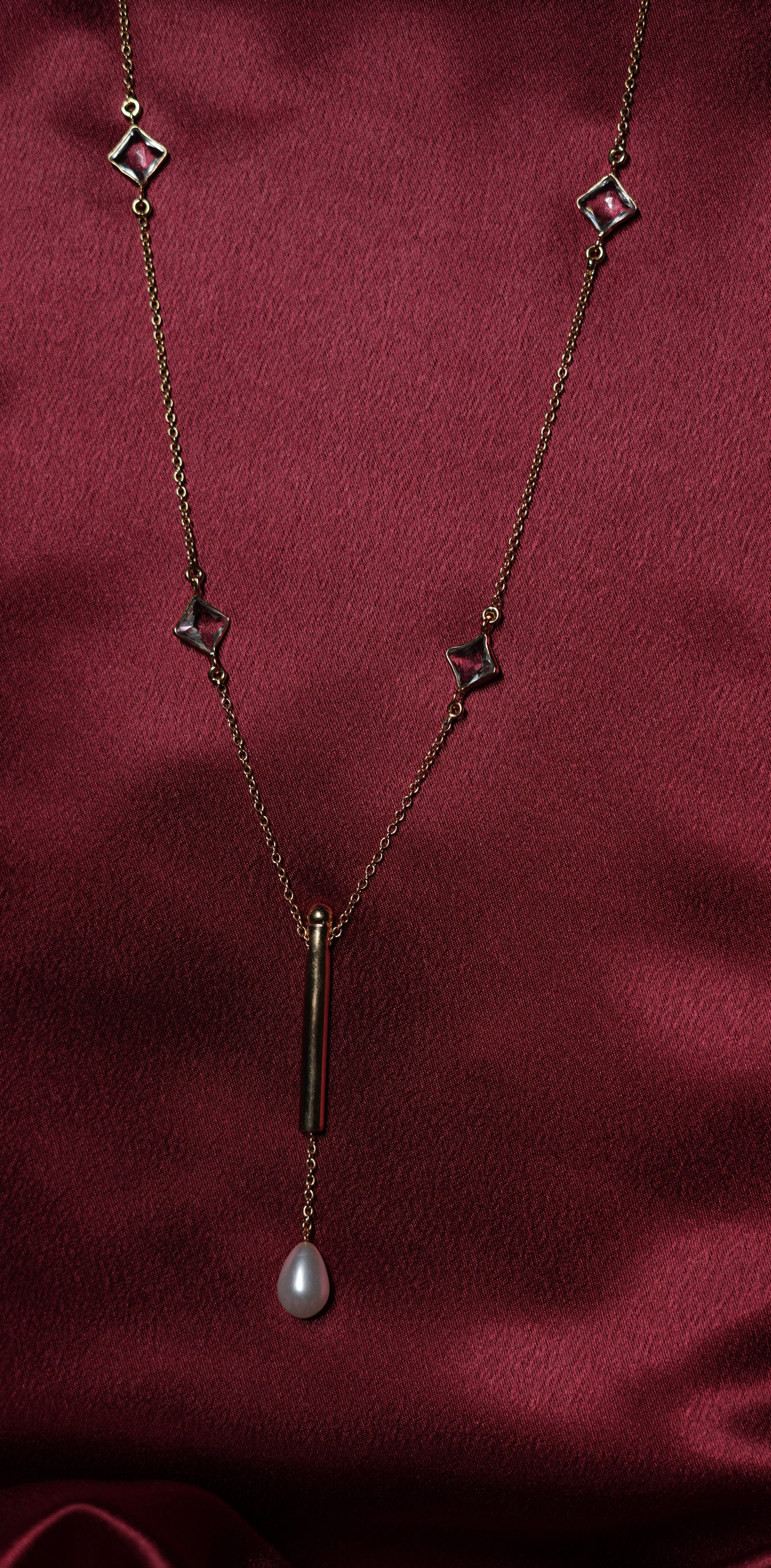ASSCHER NECKLACE